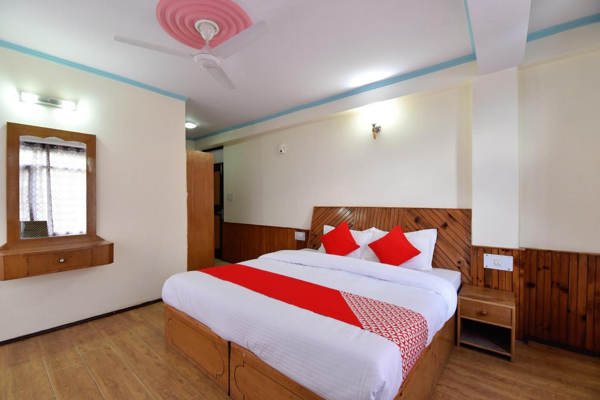 OYO 13387 Hotel Kartik Manāli Exterior foto